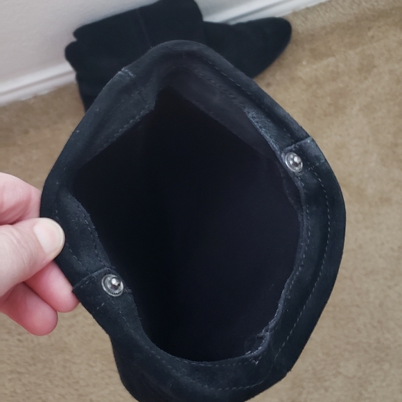 Black Suede Boots
Brand: White Mountain
Size: 6.5 - Picture 3 of 7